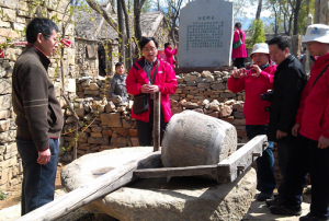 圖1</br>費(fèi)思量的石碾子(李香紅攝)